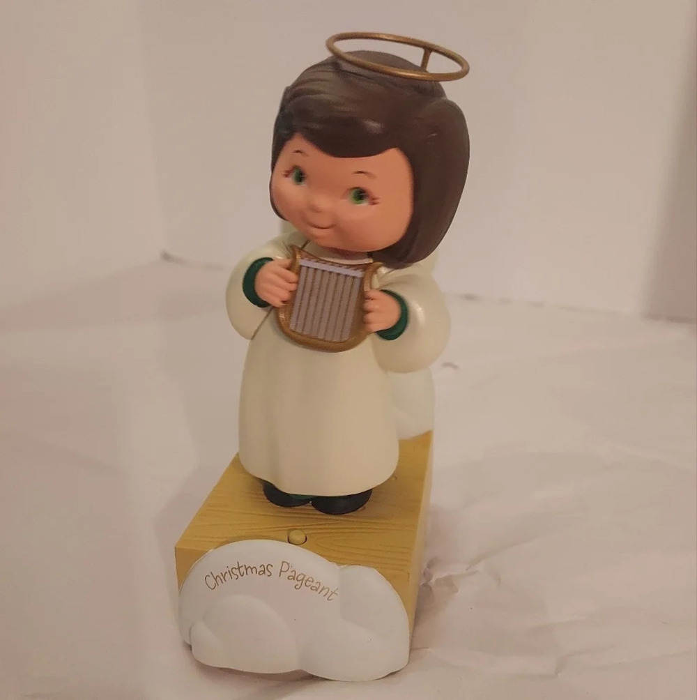 Hallmark 2012 Christmas Pageant Wireless Singing Angel Choir Faith